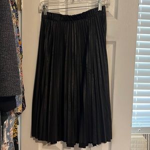 Black pleated skirt